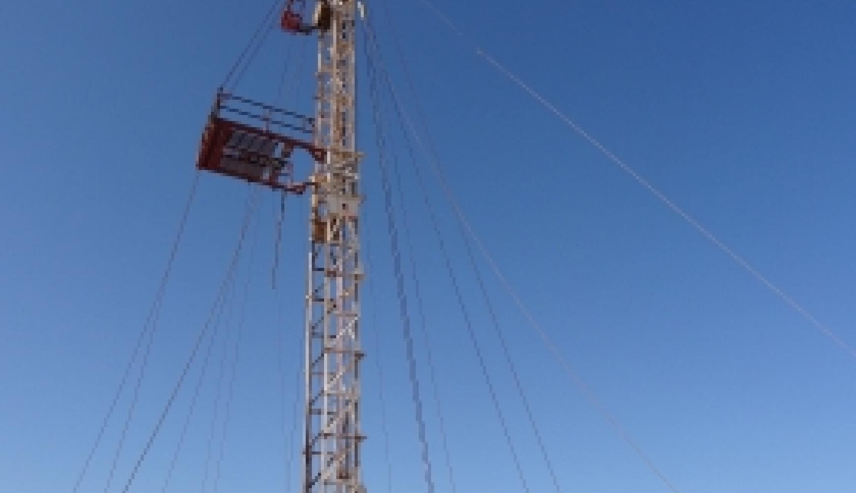 Well Servicing Rig Mast, tension instrumentation, tensiometer